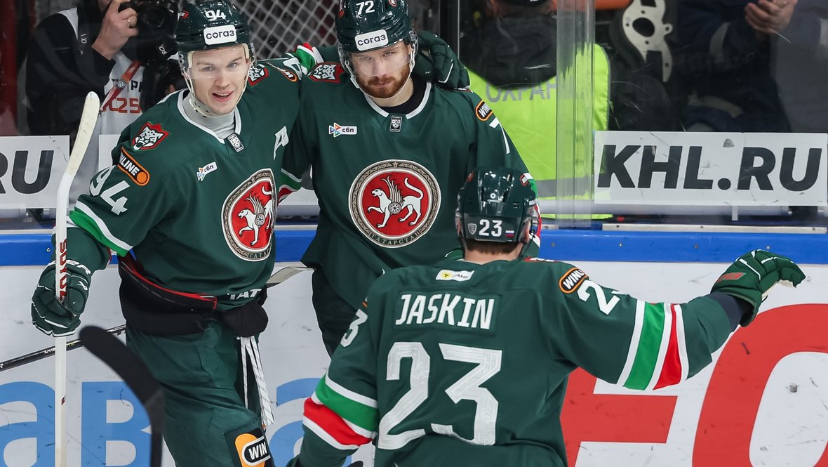 Кирилл Семенов (слева), Владимир Алистров (в центре) и Дмитрий Яшкин (справа).