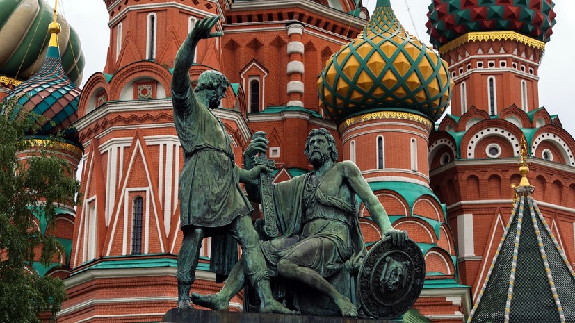 20 лет Дню народного единства: история праздника и мероприятия в Москве и Санкт-Петербурге