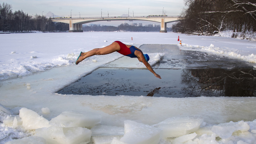 Зимнее плавание: польза, ограничения, рекомендации специалистов