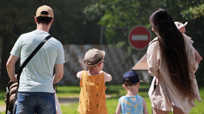 «Не следует откладывать счастье на потом»: Глава государства обозначил поддержку семей и рост рождаемости ключевыми целями страны