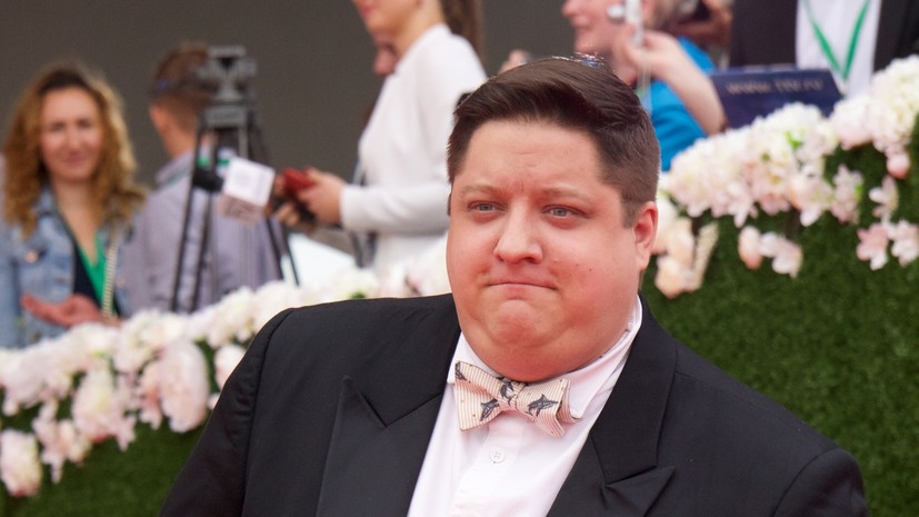 «Спокойно работал и добивался своего»: в возрасте 40 лет умер актёр и комик Роман Попов