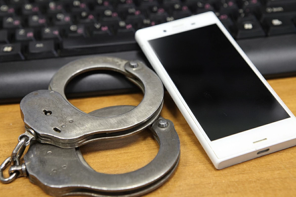 Задержанную костромской полицией за мошенничество студентку аферисты запугивали преследованием