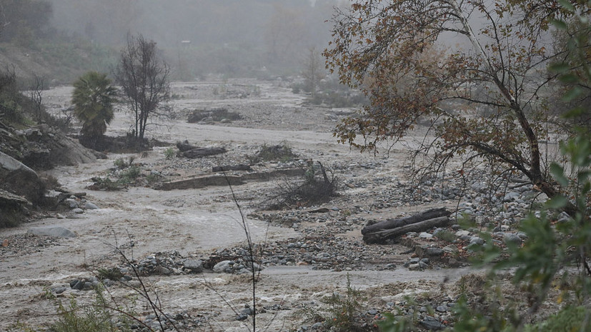 Жертвами непогоды в Калифорнии стали три человека