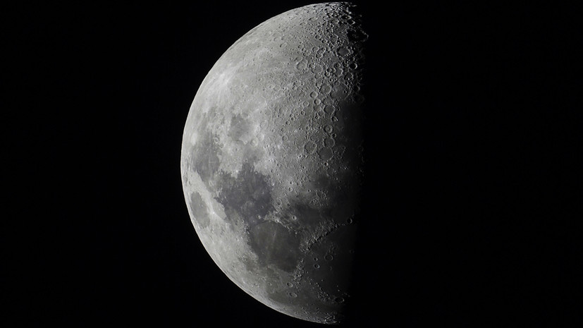 В КНР выразили сомнения в реализации американского проекта лунного реактора