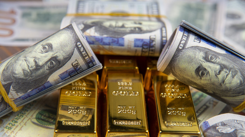 Эксперт проанализировал динамику доллара и золота