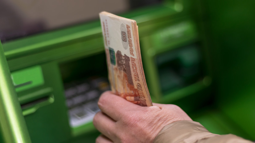 Борьба с отмыванием доходов: ЦБ РФ порекомендовал банкам усилить контроль за внесением клиентами крупных сумм наличными