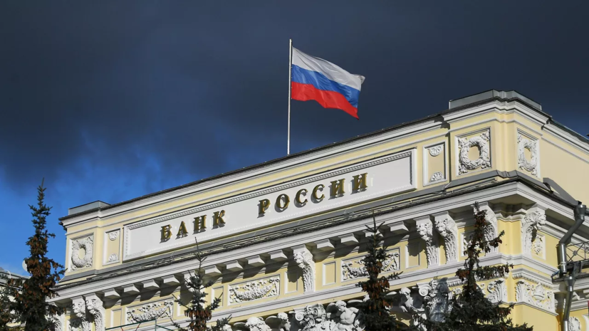 Россиянам рассказали, когда снижение ключевой ставки повлияет на кредиты