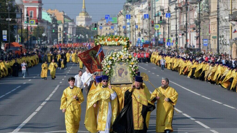 Многотысячный крестный ход в Екатеринбурге почтил память семьи Романовых