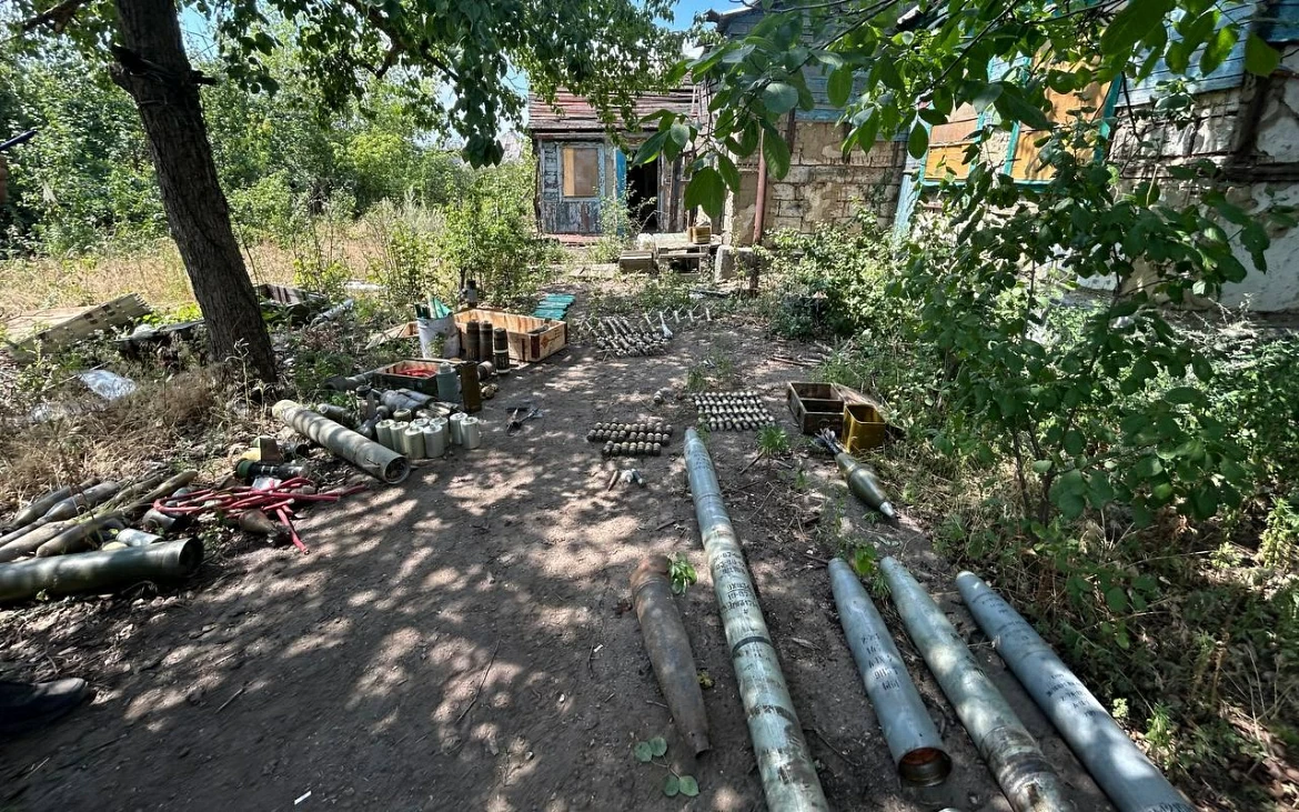 Обнаруженный тайник с боеприпасами