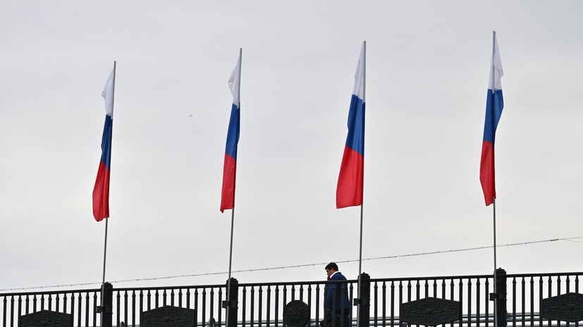 Шоу «Поющие мосты» в Петербурге посвятят Дню государственного флага