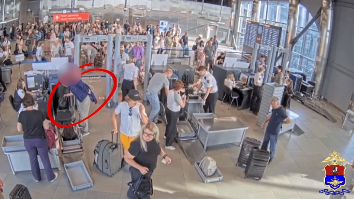 Транспортные полицейские расследуют кражу ручной клади в аэропорту Шереметьево у туриста из Приморья